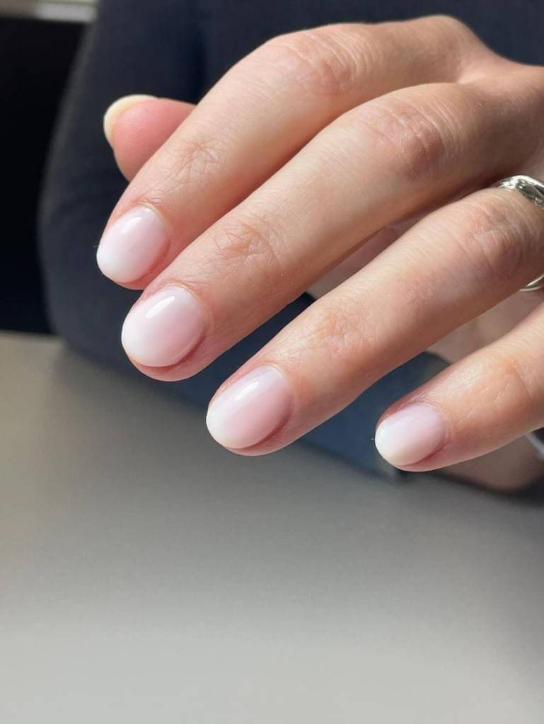 Op de foto is de behandeling Babyboom biab te zien.